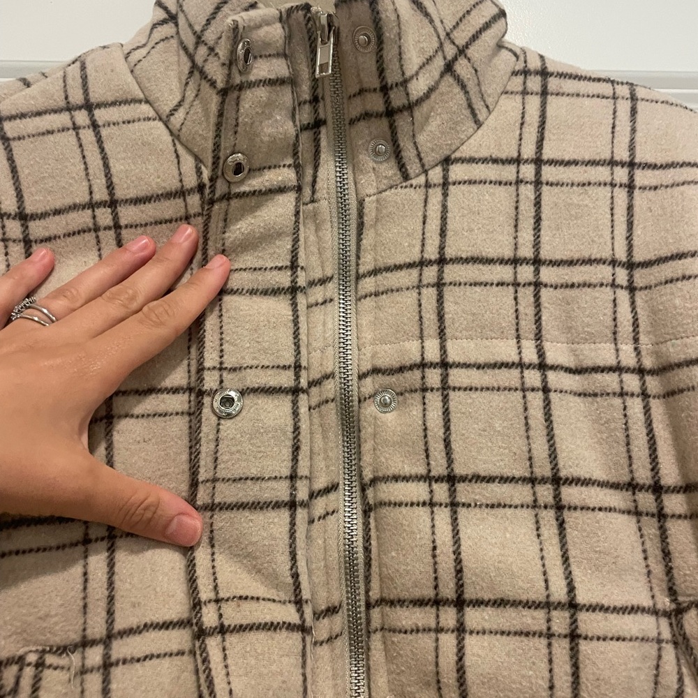 Cropped Puffer Jacket - Picture 3 of 5